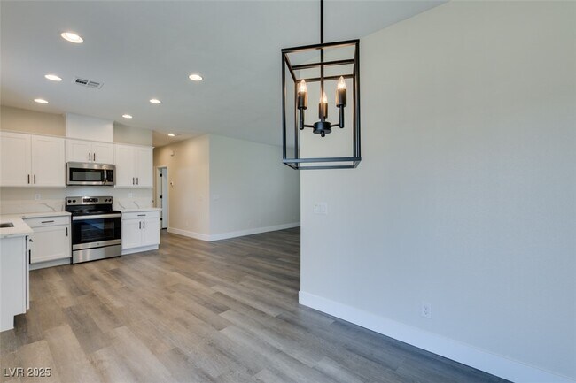 Building Photo - 1912 Carver Ave