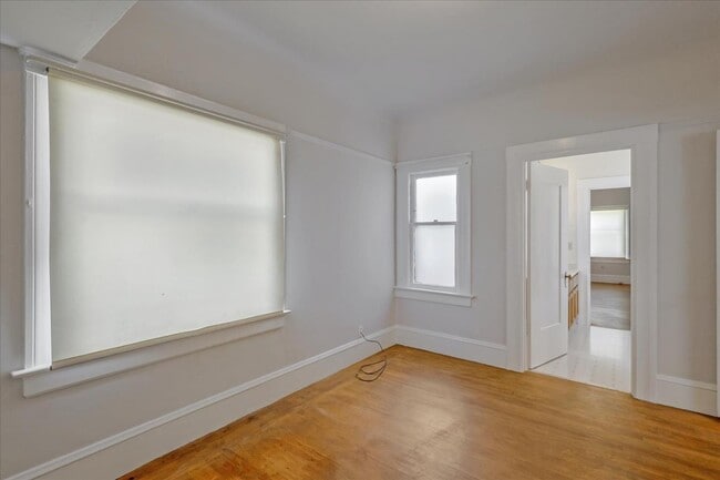 Building Photo - 422 Vernon St