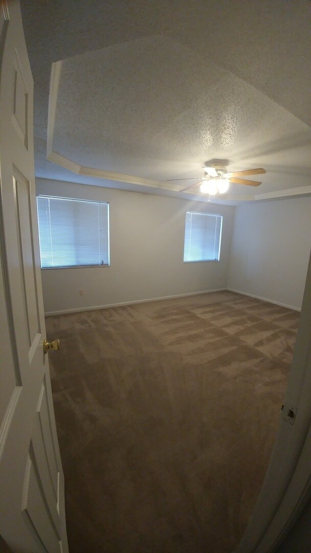 Building Photo - Newly Renovated Beautiful 2 Bedroom Home