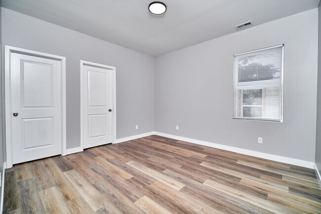 Building Photo - 415 Dequincy St