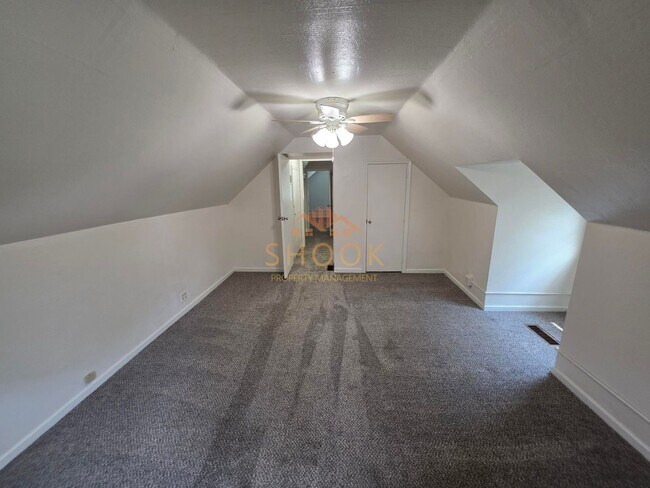 Building Photo - GORGEOUS ALL BRICK HOME CLOSE TO CAMPUS