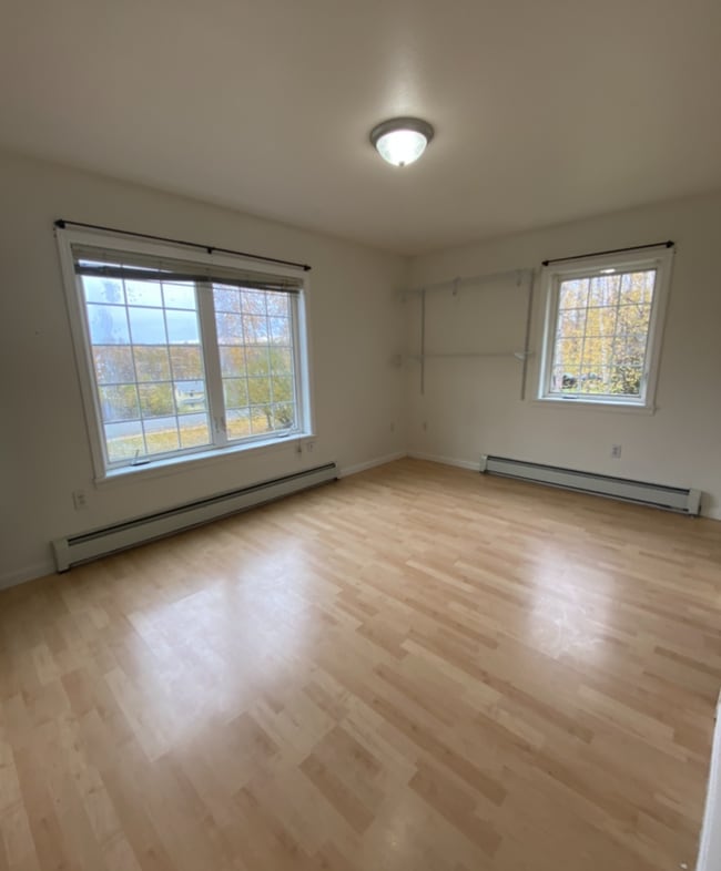 Building Photo - Fantastic 5 bedroom, 2.5 bath with an oversized 2 car garage, home on a private Acre, for rent ac...