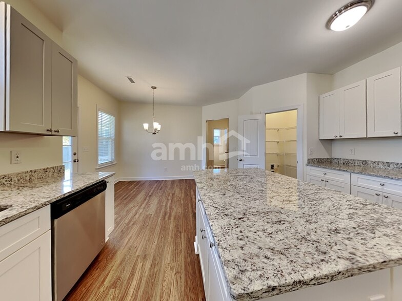 Building Photo - 212 E Quailwood Dr