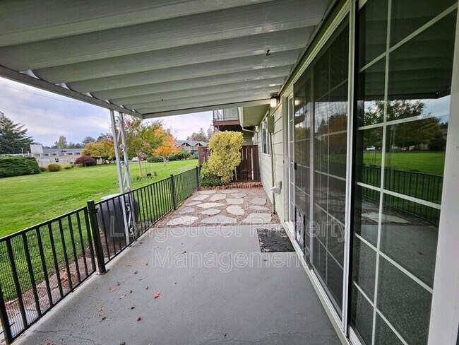 Building Photo - 1814 NE 19th St