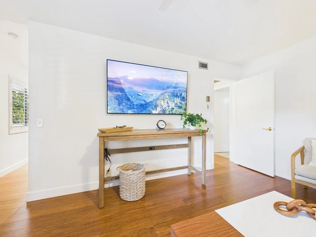 Building Photo - APT 121