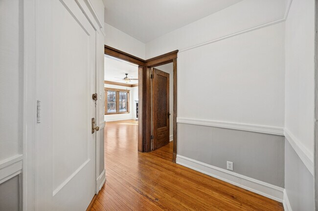 Building Photo - 5904 W Midway Park