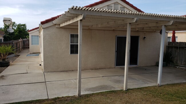 Building Photo - Single Story Orcutt Home In Woodmere Villas