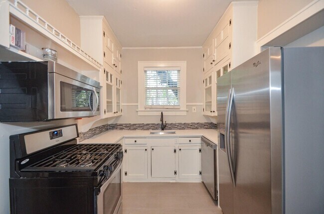 Building Photo - 1206 Missouri St