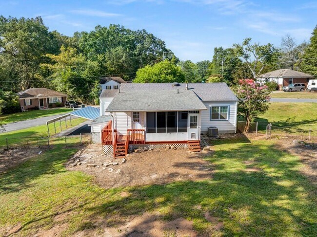 Building Photo - 1801 Crestridge Dr SE