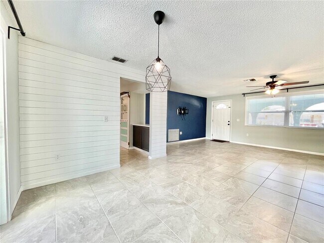 Building Photo - 9011 Ledgestone Ln