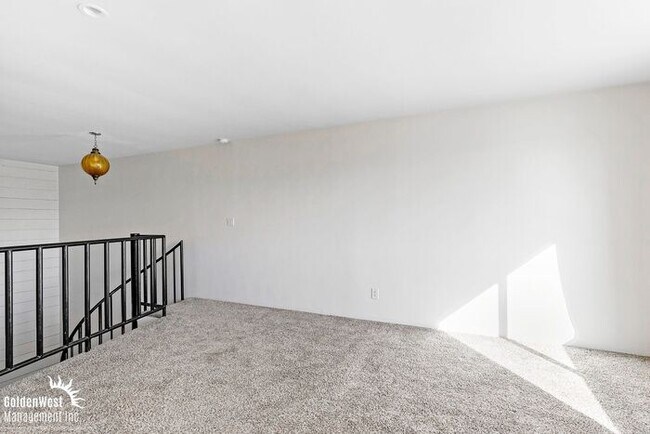 Building Photo - Stylish 1Bdm 2Ba Loft in Uptown Phoenix with Private Yard!