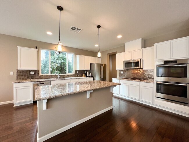 Building Photo - Modern Four-Bedroom Napa Home