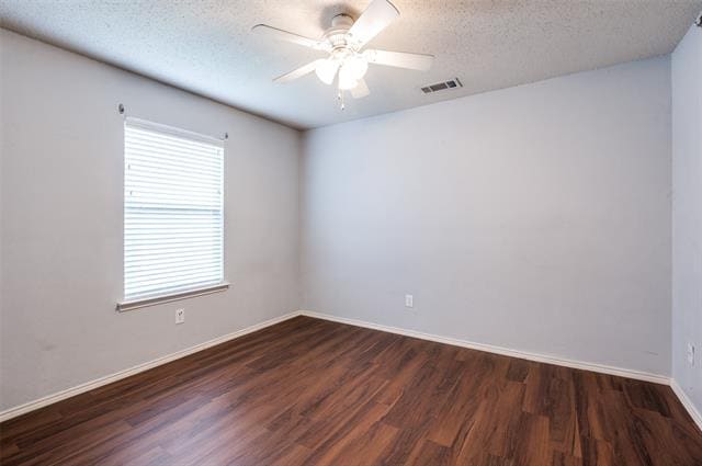 Building Photo - 900 Topaz Dr