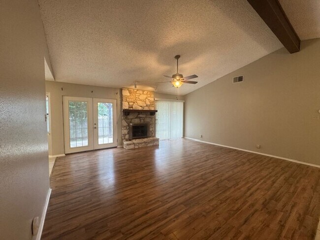 Building Photo - What a Gem! Spacious, Renovated 1-Story Ho...