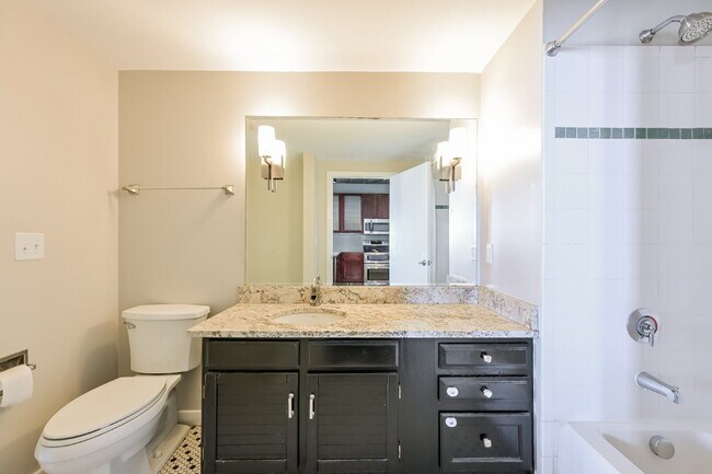 Building Photo - $2,200.00, 2 bed, 1bath located in the hea...