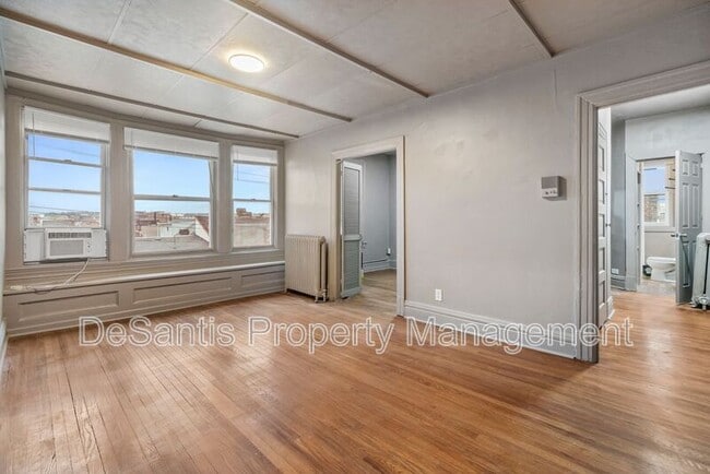 Building Photo - 512 S Millvale Ave