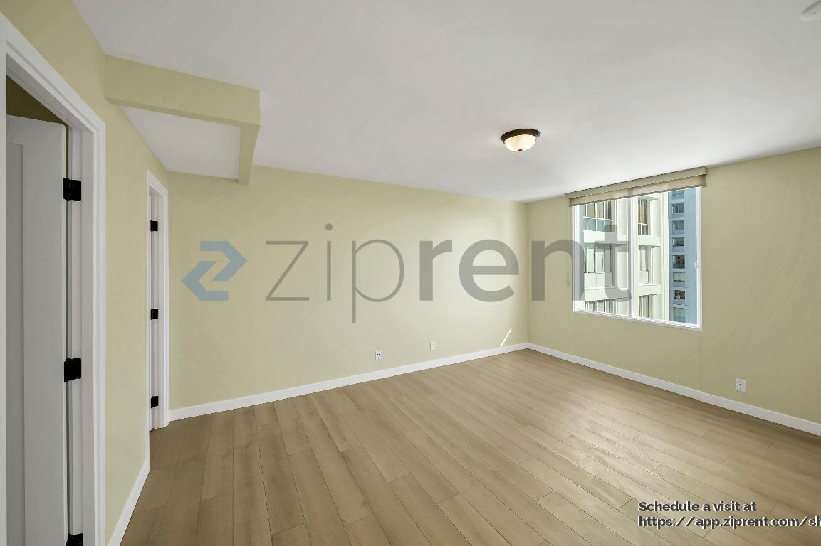 Building Photo - 2160 Century Pk E