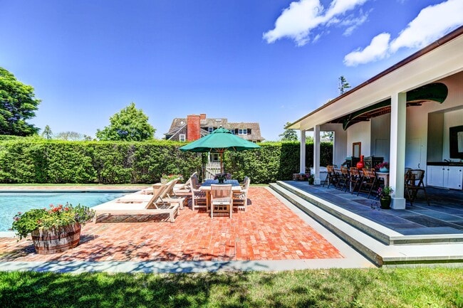 Building Photo - 16 Drew Ln