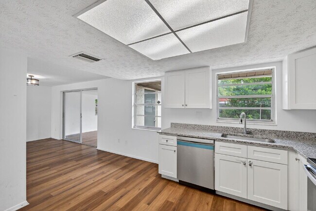 Building Photo - Beautiful 2 Bedroom, 2 Bathroom, 1 Car Garage home for rent.