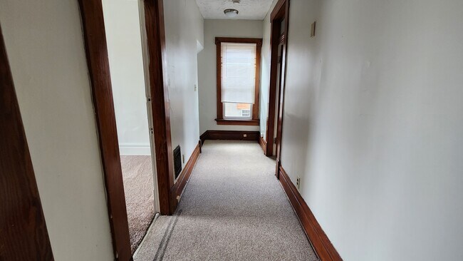 Building Photo - 2173 Indianola Ave