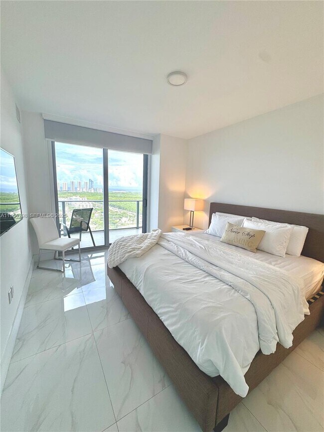 Building Photo - 16385 Biscayne Blvd