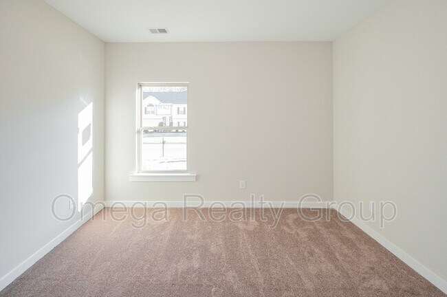 Building Photo - 45 Red Oak Ct
