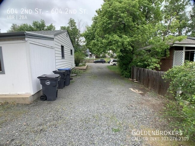 Building Photo - 604 2nd St