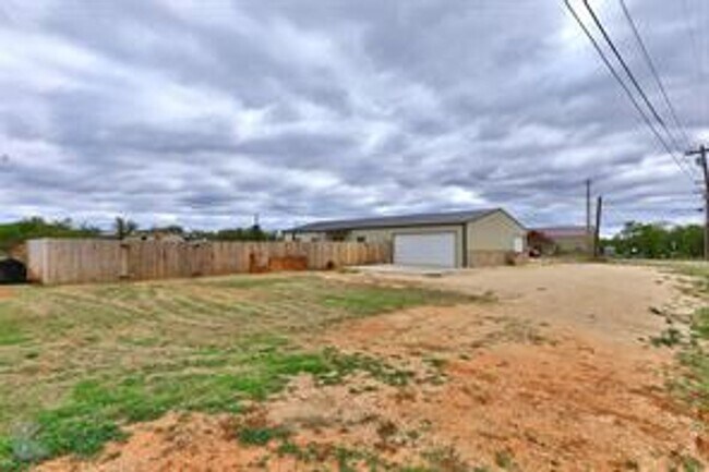 Building Photo - 1468 Bettis St