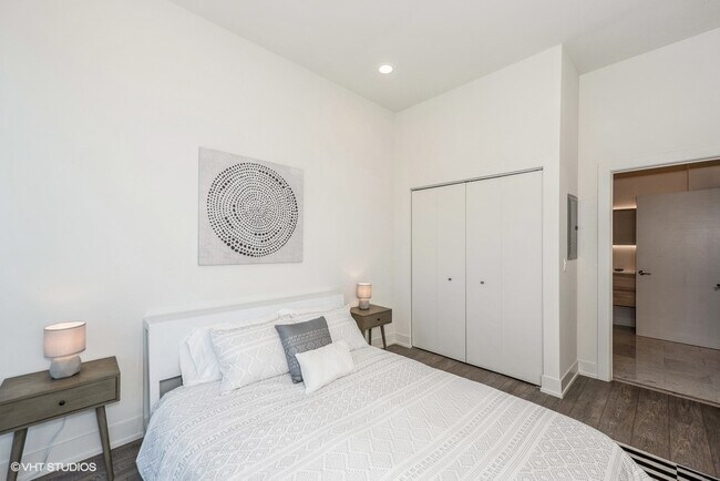 Building Photo - 853 North Larrabee #405 - Studio river North