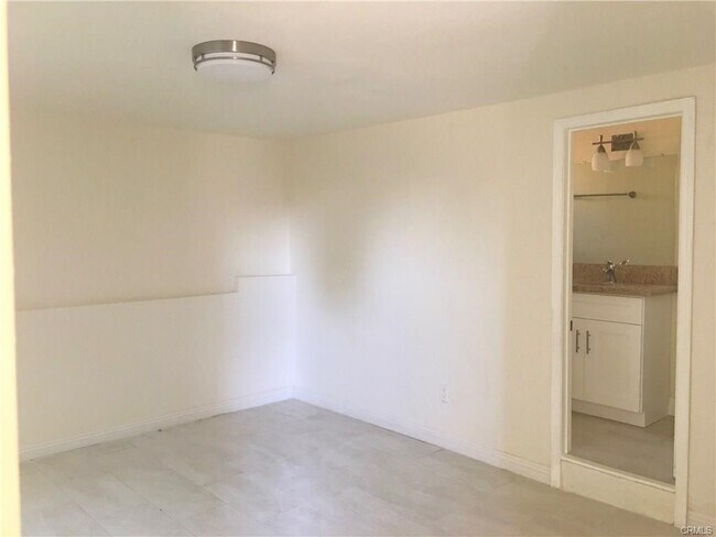 Building Photo - 976 E Edgecomb St