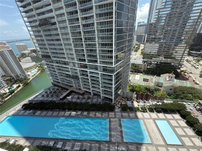 Building Photo - 475 Brickell Ave