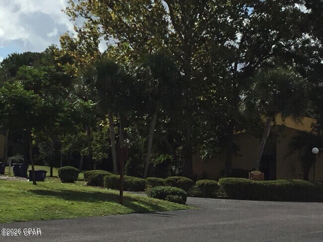 Building Photo - 1025 W 19th St