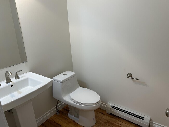 Building Photo - 8 Parker Ridge Rd