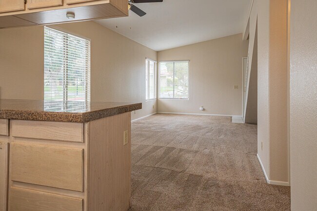 Building Photo - 450 Tava Ln
