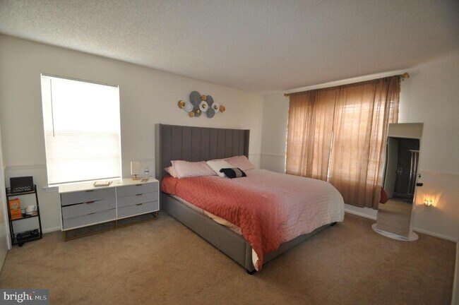 Building Photo - 13 Voscek Ct