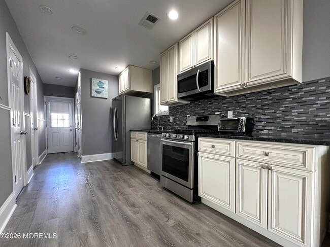 Building Photo - 208 15th Ave