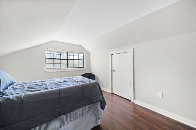 Building Photo - 2418 34th St