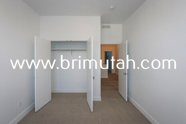 Building Photo - 9204 S. Holiday Bowl Court