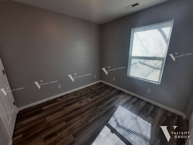 Building Photo - 2 Bedroom House for Rent | Easy Access to Kansas & Chestnut Expwy