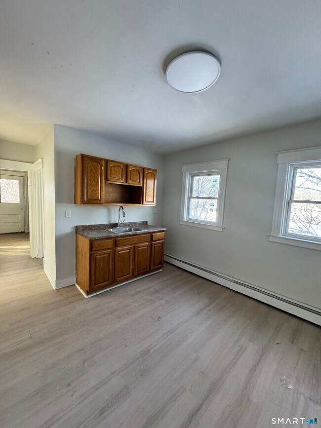 Building Photo - 190 Brook St