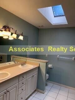 Building Photo - Cute home in Patio Homes of West end!