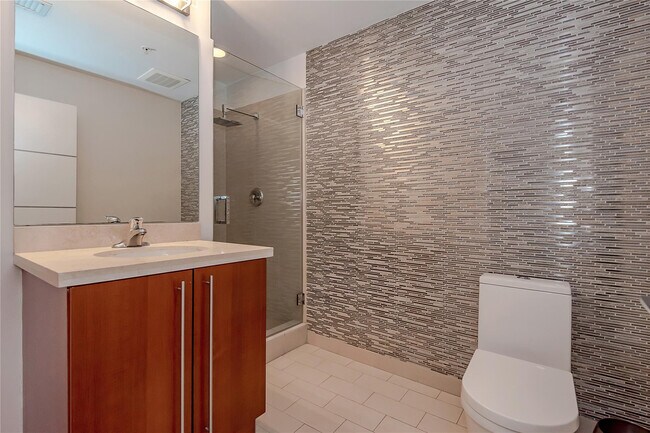 Building Photo - 1111 SW 1st Ave