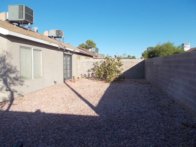 Building Photo - Beautifully Furnished 2-Bedroom 2-Bath Tow...