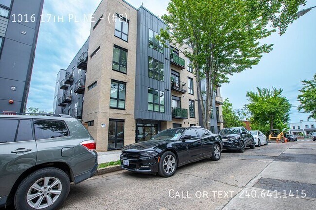 Building Photo - 1016 17th Pl NE