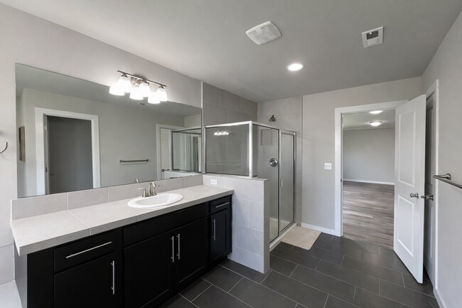Building Photo - Spacious 4-Bedroom Home with Balcony and Fenced Yard in Marysville