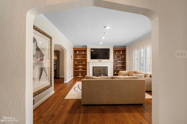 Building Photo - 476 St Clair Ave