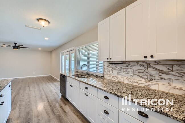 Building Photo - 8813 Willowbrook Dr