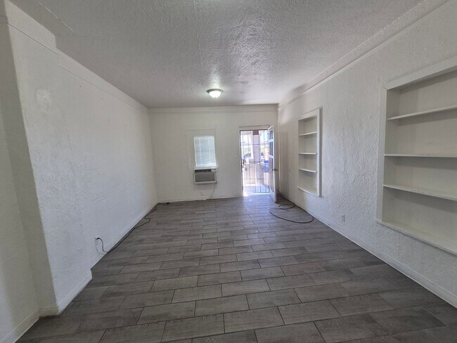 Building Photo - 383 S 7th Ave