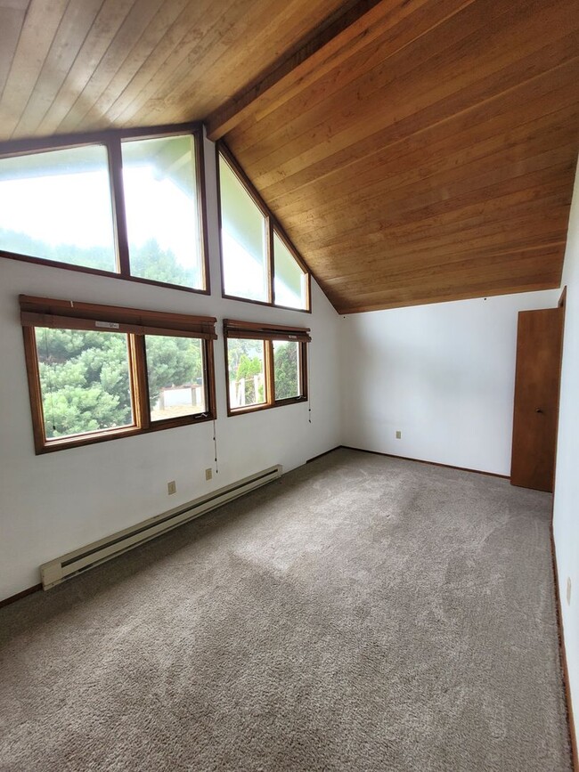 Building Photo - 5507 Haida Way