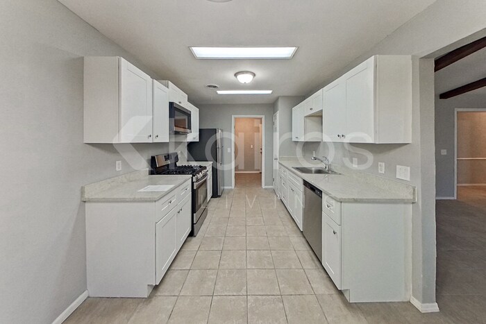 Building Photo - 5212 S Milam St